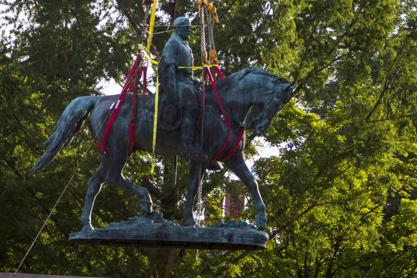 APTOPIX Confederate Monuments Removed